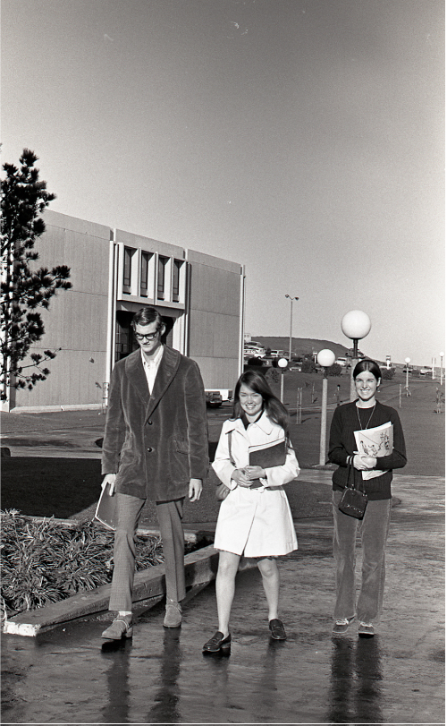 Skyline College students on campus