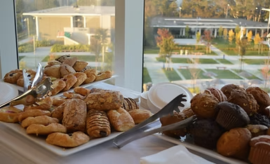 PacDining plate of pastries